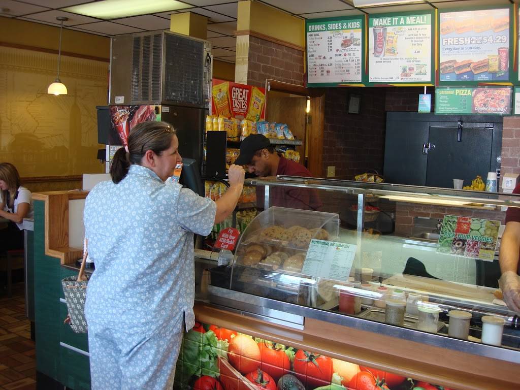 Subway Restaurants | restaurant | 1720 N Locust Ave, Lawrenceburg, TN 38464, USA | 9317662060 OR +1 931-766-2060