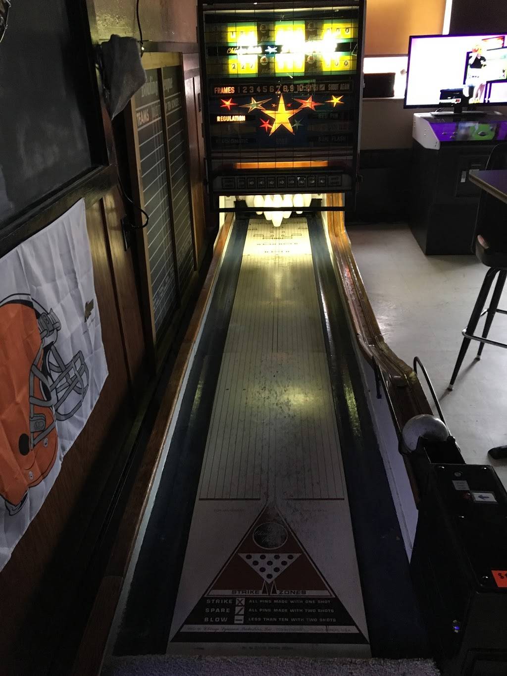 Koozies Pub | restaurant | 5278 Pearl Rd, Parma, OH 44129, USA | 2167955970 OR +1 216-795-5970