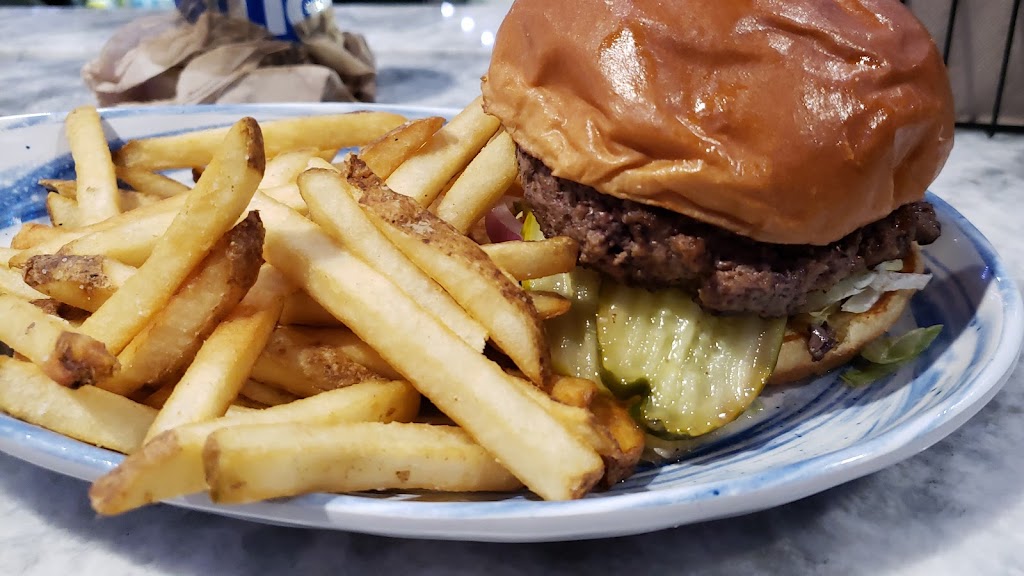 The Hangout | restaurant | 1181 Celebrity Cir, Myrtle Beach, SC 29577, USA | 8433859811 OR +1 843-385-9811