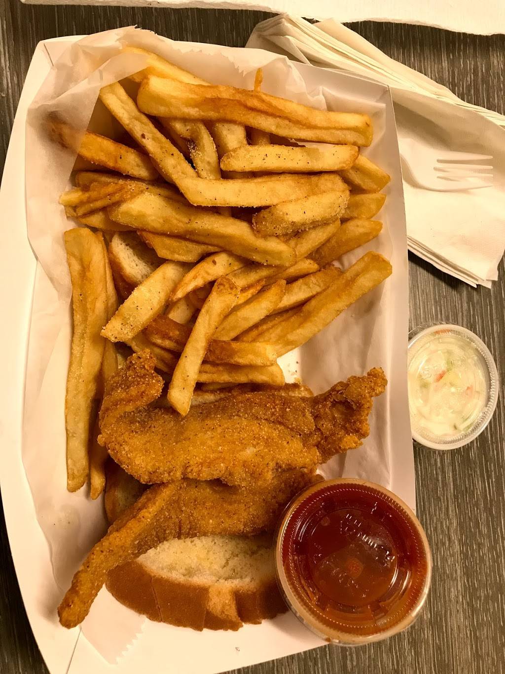 Harolds Chicken Shack West Loop | restaurant | 1501 W Madison St, Chicago, IL 60607, USA | 3122269866 OR +1 312-226-9866