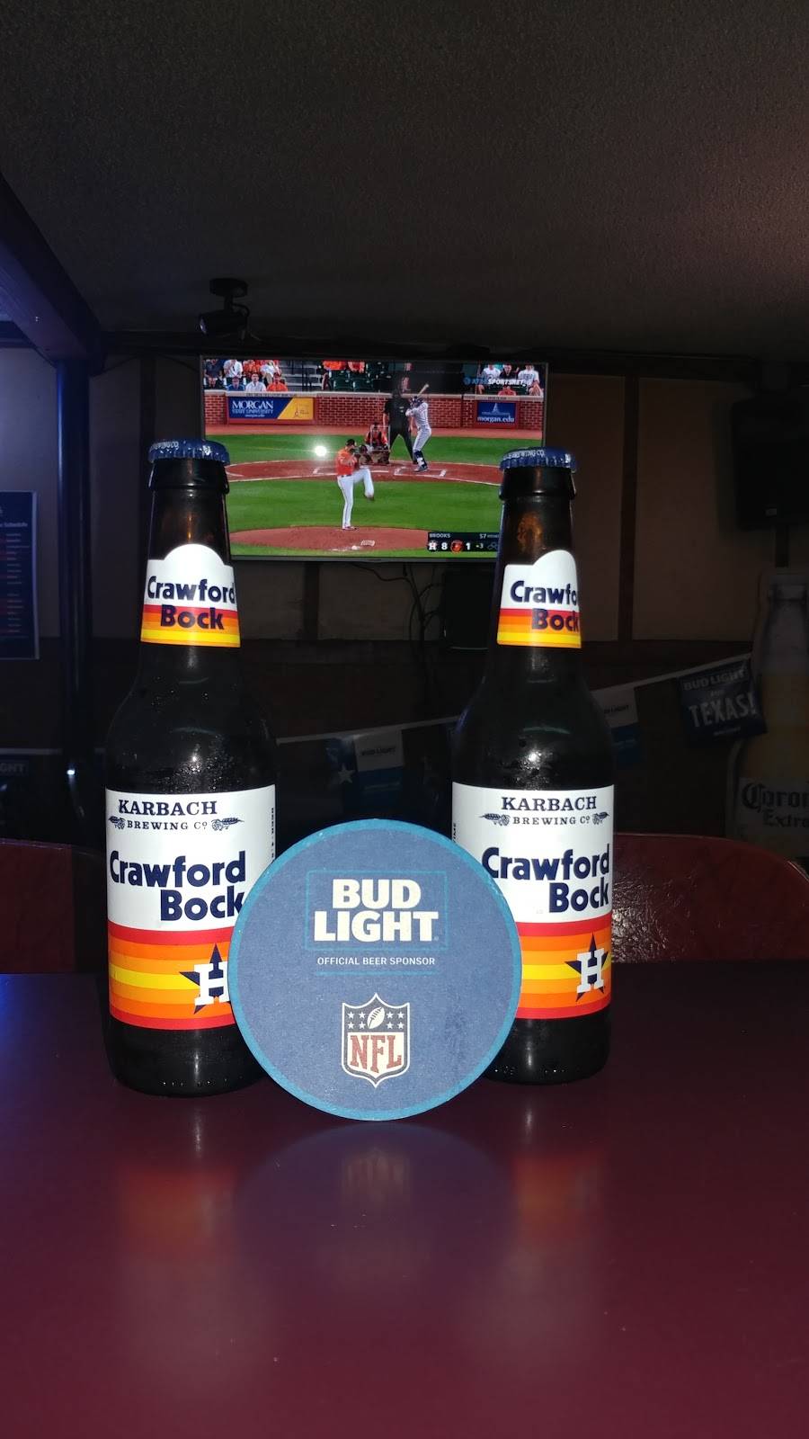 Winnies Watering Hole | restaurant | 111 Plantation Dr, Lake Jackson, TX 77566, USA | 9792973698 OR +1 979-297-3698