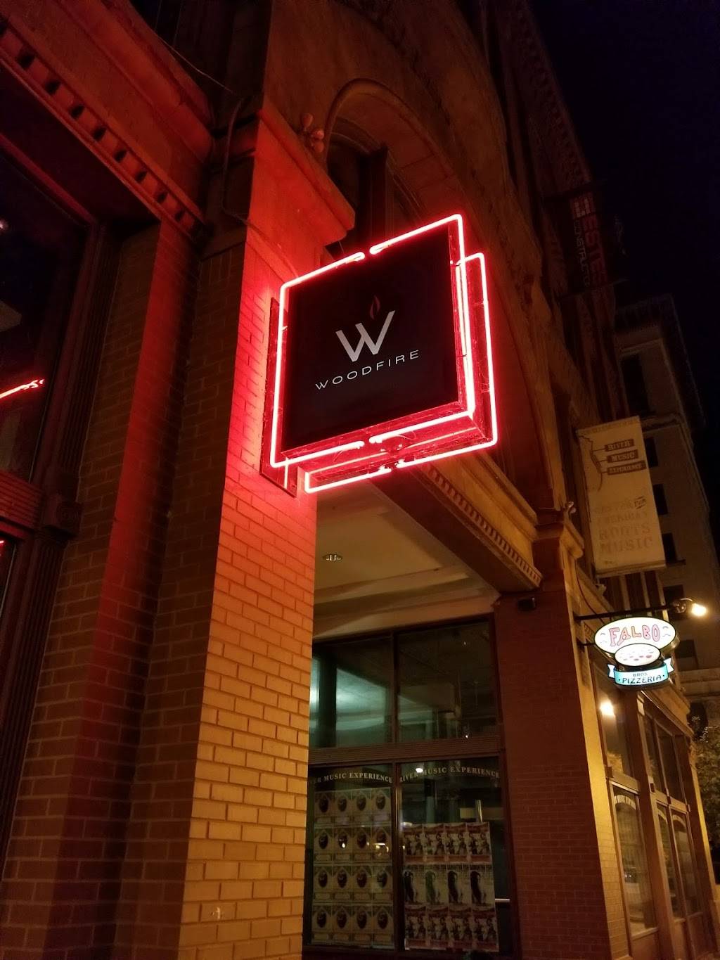 Woodfire Grill | restaurant | 131 W 2nd St, Davenport, IA 52801, USA | 5633242227 OR +1 563-324-2227