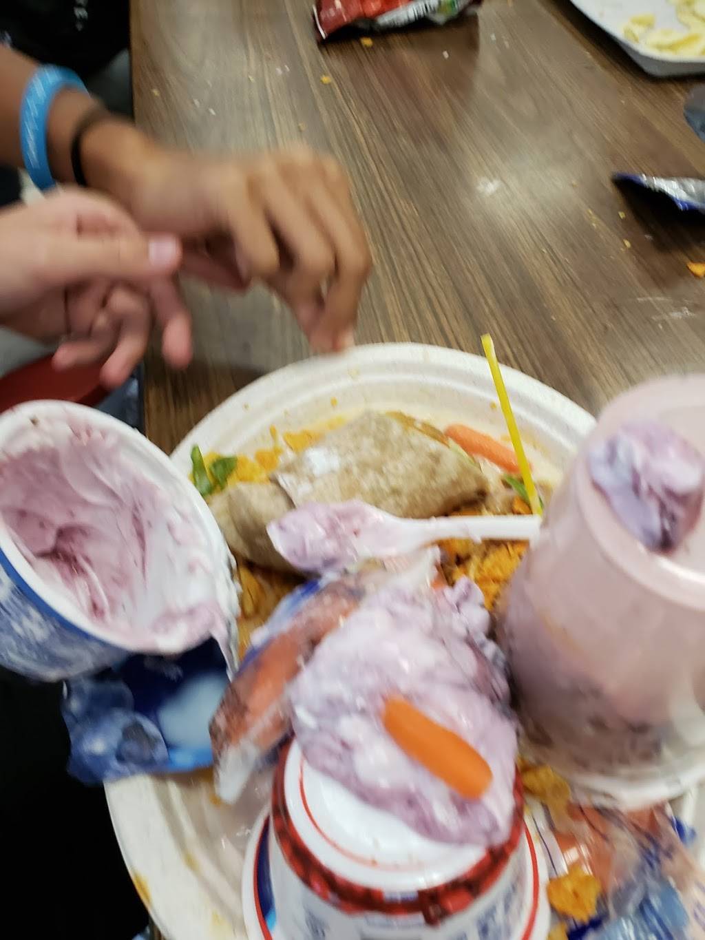 Five Guys | meal takeaway | 37 Forbes Rd, Braintree, MA 02184, USA | 7818484897 OR +1 781-848-4897