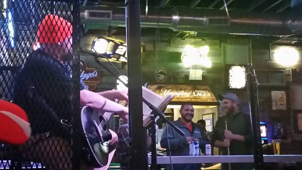 Docs Big City Saloon / Cameo Pizza | restaurant | 145 N Main St, Bowling Green, OH 43402, USA | 4193523774 OR +1 419-352-3774