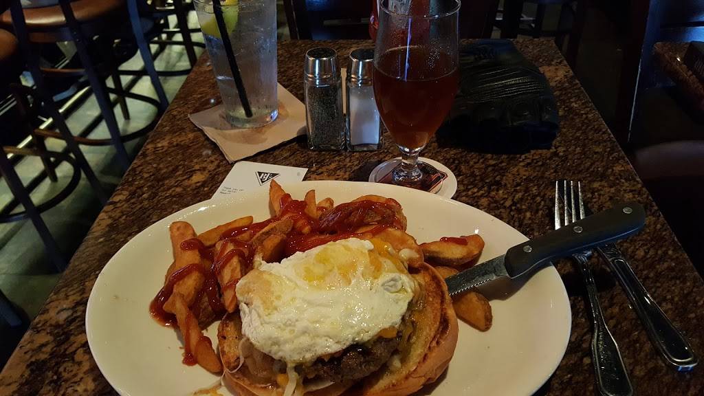 BJs Restaurant & Brewhouse | restaurant | 325 Outlet Shoppes Dr, Oklahoma City, OK 73128, USA | 4057879900 OR +1 405-787-9900