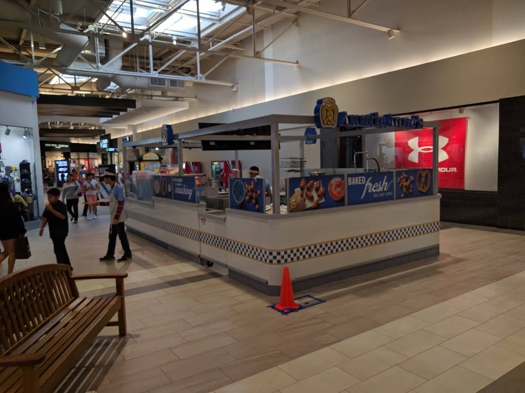 Auntie Annes | cafe | Great Mall, 172 Great Mall Dr, Milpitas, CA 95035, USA | 4082626119 OR +1 408-262-6119