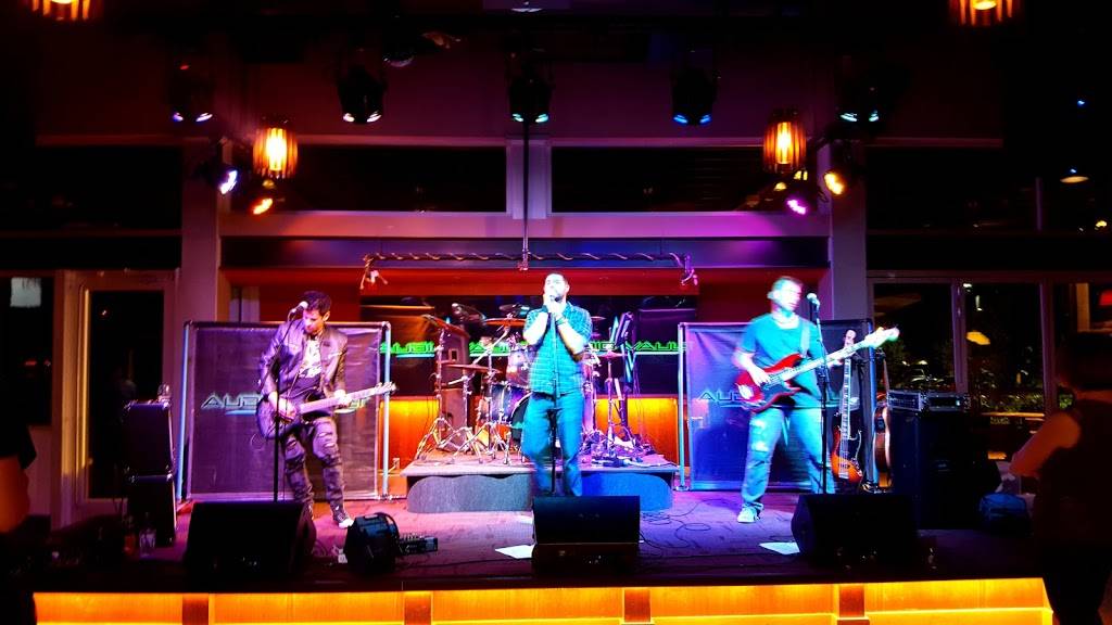 Uptown Alley | restaurant | 6101 Brad McNeer Pkwy, Midlothian, VA 23112, USA | 8047441077 OR +1 804-744-1077