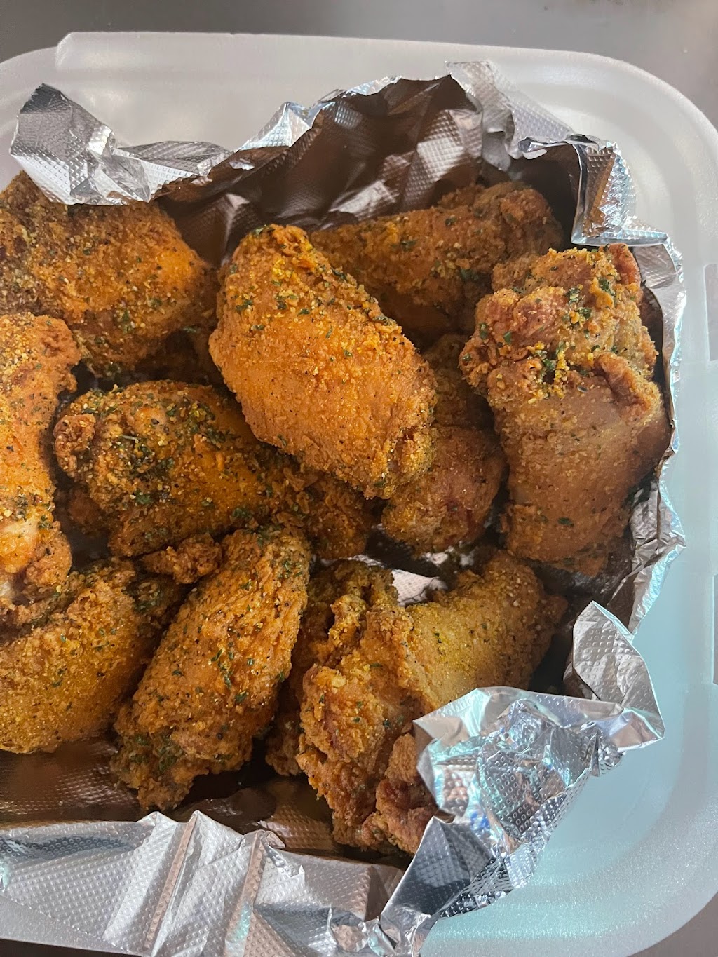 Da Wingz Spot | restaurant | Yellow Food Truck, 7611 Causeway Blvd, Tampa, FL 33619, USA | 8134366051 OR +1 813-436-6051