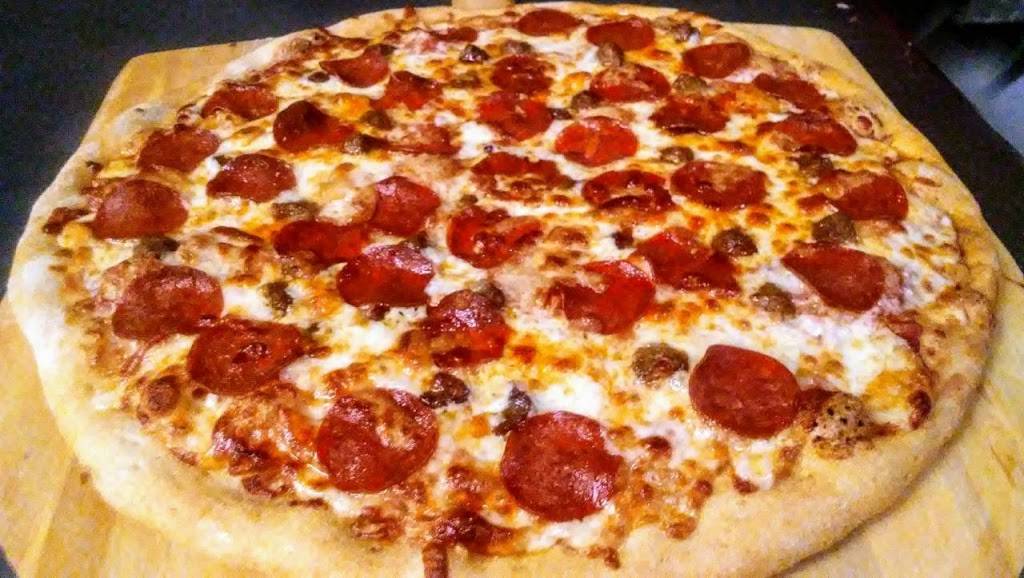 Pizza Fan | meal takeaway | 3830 W 140th St, Cleveland, OH 44111, USA | 2165631699 OR +1 216-563-1699