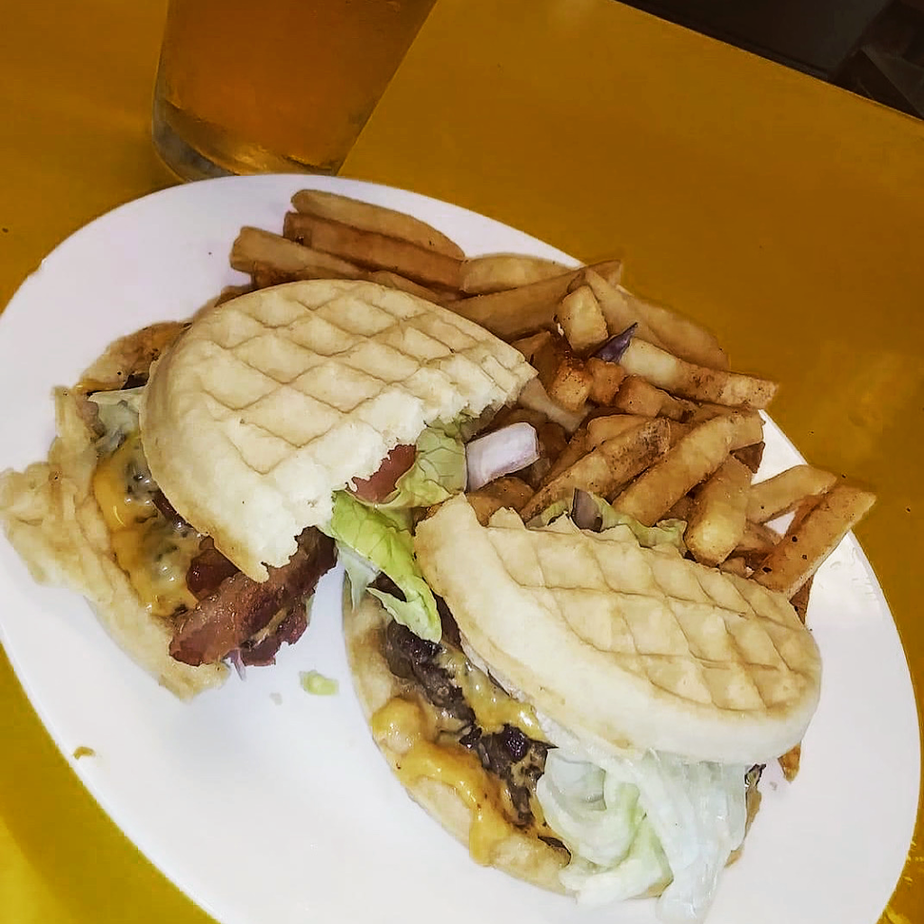 The Yellow Bee | restaurant | 802 Elma G Miles Pkwy, Hinesville, GA 31313, USA | 9123047010 OR +1 912-304-7010