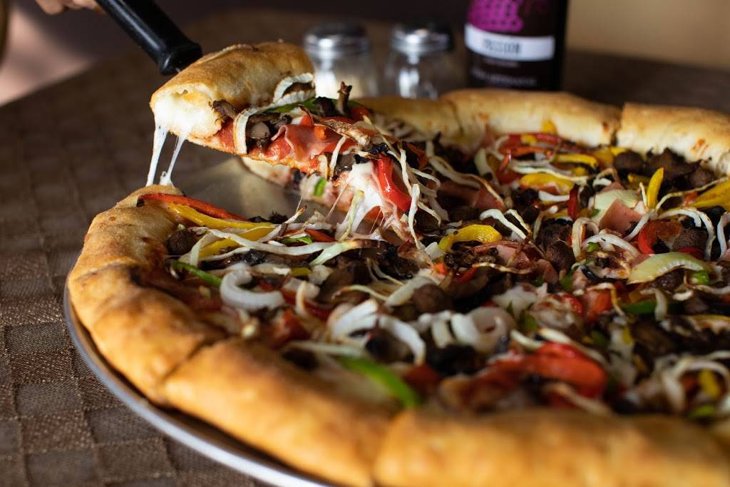 Filippis Pizza Baja Malibu | restaurant | Carretera Libre Tijuana-Ensenada Km. 22 C. Mar Adriatico, B.C Del Mar Baja Malibu, 22560 Tijuana, B.C., Mexico | 016646313895 OR +52 664 631 3895