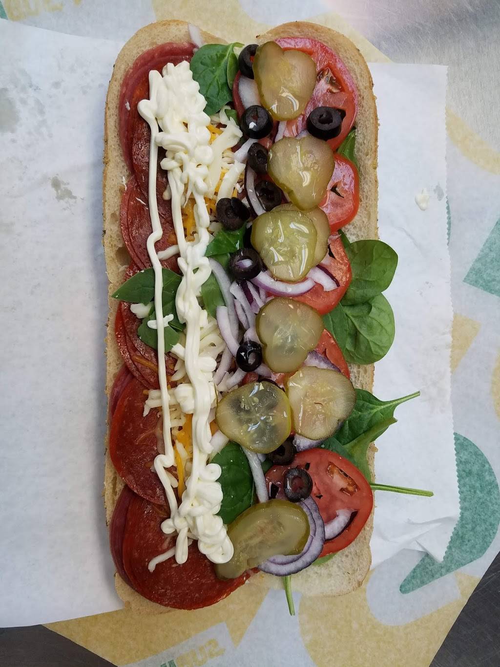 Subway | meal takeaway | 1020 D&E, Westbank Expy, Westwego, LA 70094, USA | 5043287100 OR +1 504-328-7100