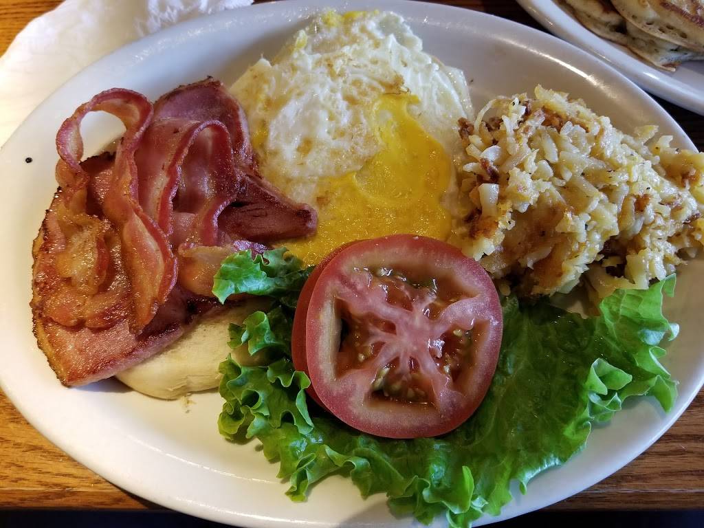 Cracker Barrel Old Country Store | restaurant | 6330 N Interstate 35, San Antonio, TX 78218, USA | 2105998080 OR +1 210-599-8080