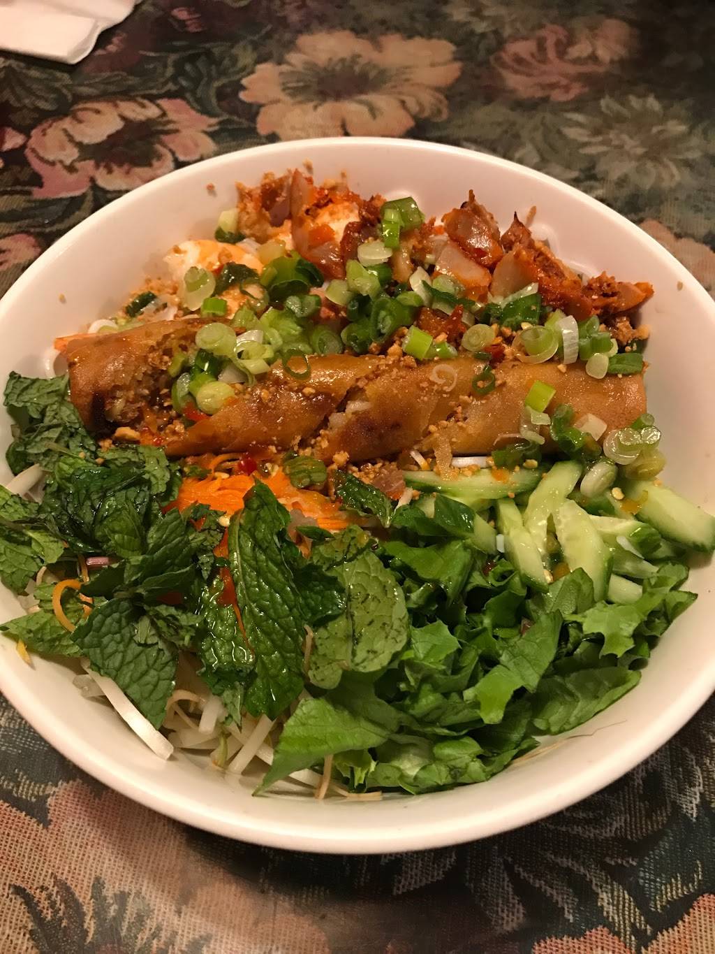 Que Huong Restaurant | restaurant | 30820 John R Rd, Madison Heights, MI 48071, USA | 2485880998 OR +1 248-588-0998