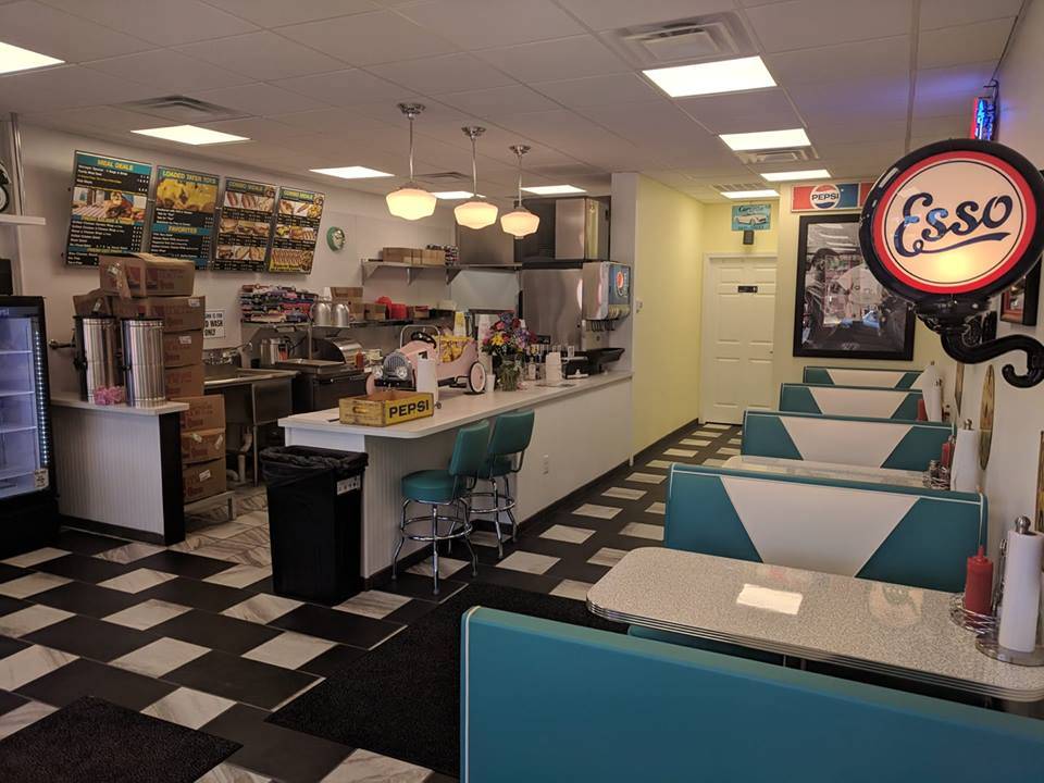 Daves Famous T&L Hot Dogs | restaurant | 29 Garton Plaza, Weston, WV 26452, USA | 3049978340 OR +1 304-997-8340