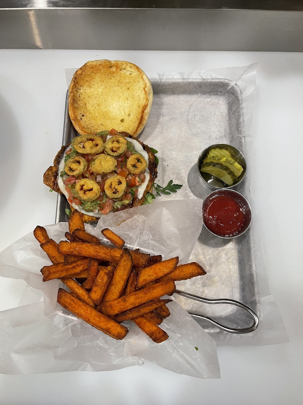 Tessies bar & kitchen | restaurant | 841 Main St, Waltham, MA 02451, USA | 7818948188 OR +1 781-894-8188