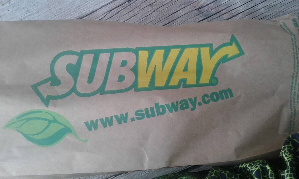 Subway | restaurant | 118 N Macoupin St, Gillespie, IL 62033, USA | 2178394444 OR +1 217-839-4444