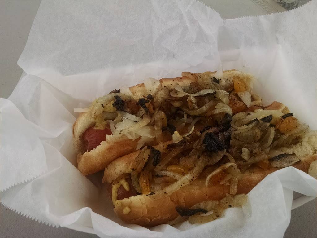 Top Dog Hot Dog Stand (Main Location) | restaurant | 200 W Summer St, Greeneville, TN 37743, USA | 4236208340 OR +1 423-620-8340