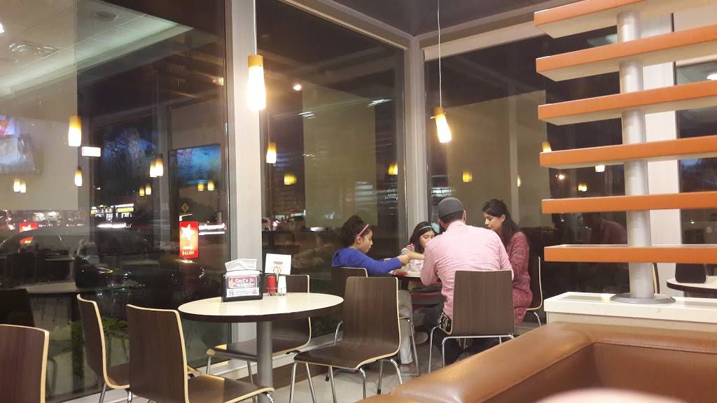 Carls Jr | restaurant | Blvd. Benito Juárez 2710, HACIENDA FLORESTA, 22703 Rosarito, B.C., Mexico | 018007322757 OR +52 800 732 2757