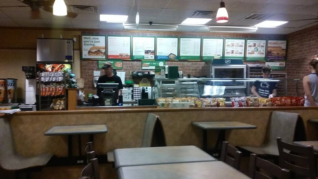 Subway | restaurant | 31 W Hanover St, Spring Grove, PA 17362, USA | 7172255000 OR +1 717-225-5000