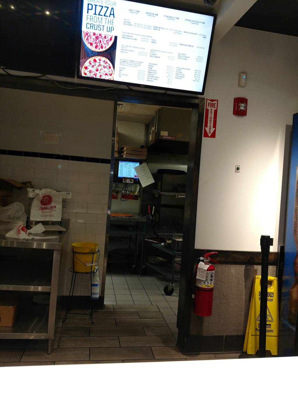 Pizza Hut | meal takeaway | 224 Broadway, Taunton, MA 02780, USA | 5088222448 OR +1 508-822-2448