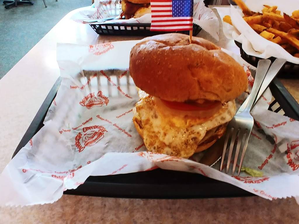 Cheeburger Cheeburger | restaurant | 13311 Manchester Rd, Des Peres, MO 63131, USA | 3148219900 OR +1 314-821-9900