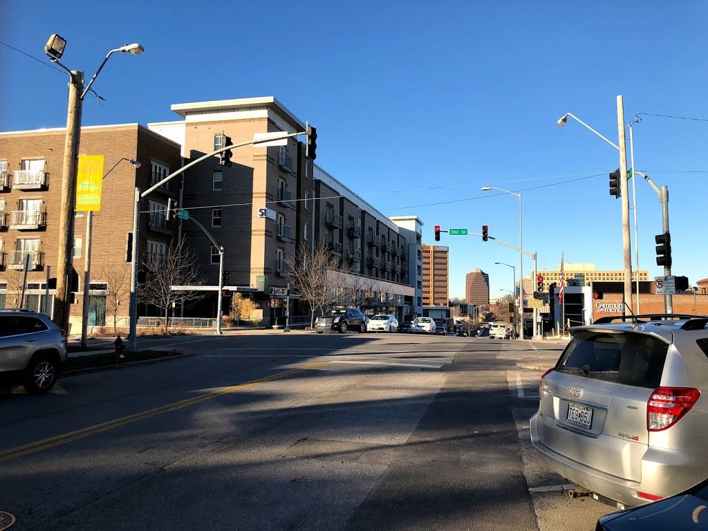 Minskys Pizza | restaurant | 5105 Main St, Kansas City, MO 64112, USA | 8165615100 OR +1 816-561-5100