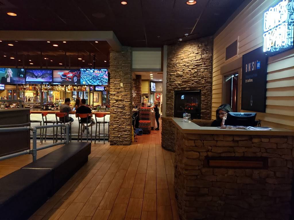 Smokey Bones Bar & Fire Grill | restaurant | 6500 N Federal Hwy, Fort Lauderdale, FL 33306, USA | 9544937779 OR +1 954-493-7779