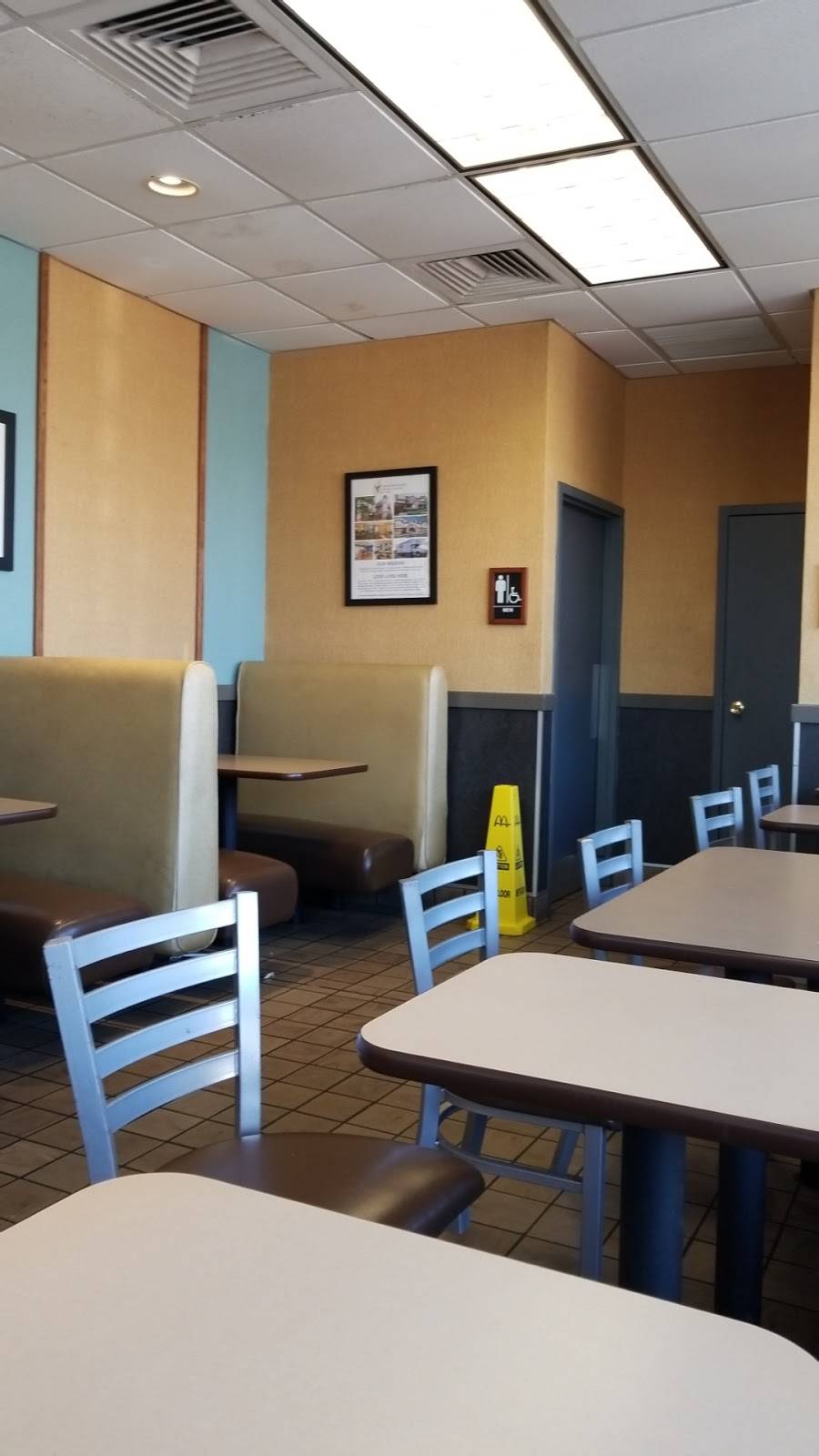 McDonalds | cafe | 2208 State St, Chester, IL 62233, USA | 6188262895 OR +1 618-826-2895