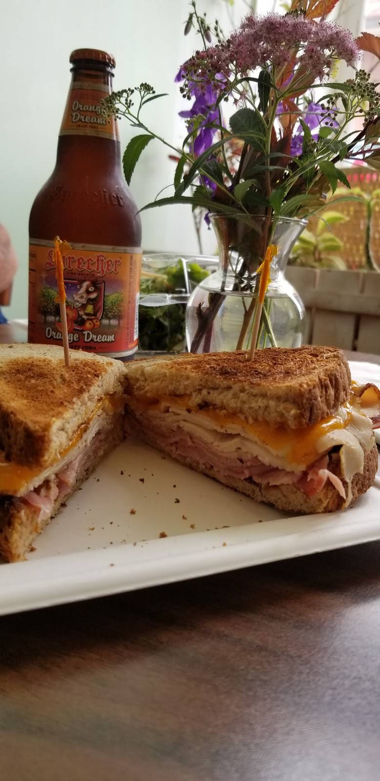 West Main Market | meal takeaway | 123 W Main St, Luray, VA 22835, USA | 5407431125 OR +1 540-743-1125