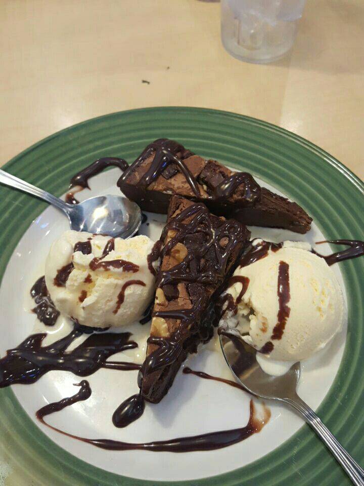 Applebees Grill + Bar | restaurant | 2500 4th St SW, Waverly, IA 50677, USA | 3193529240 OR +1 319-352-9240