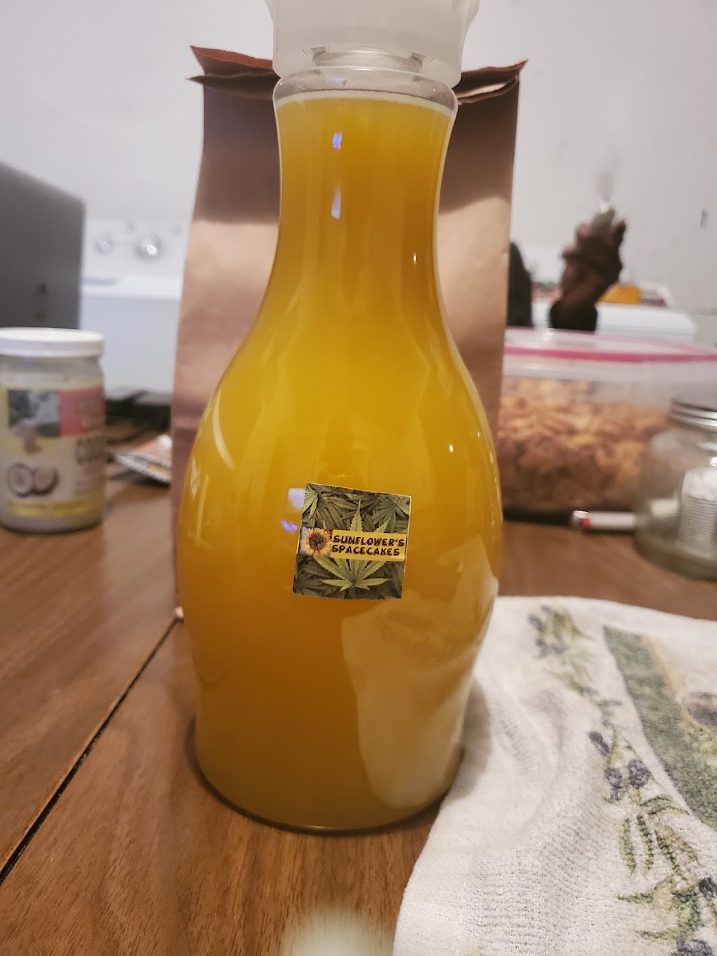 Sunflowers Space Cakes | restaurant | 323 N 52nd St, Philadelphia, PA 19139, USA | 2679007919 OR +1 267-900-7919