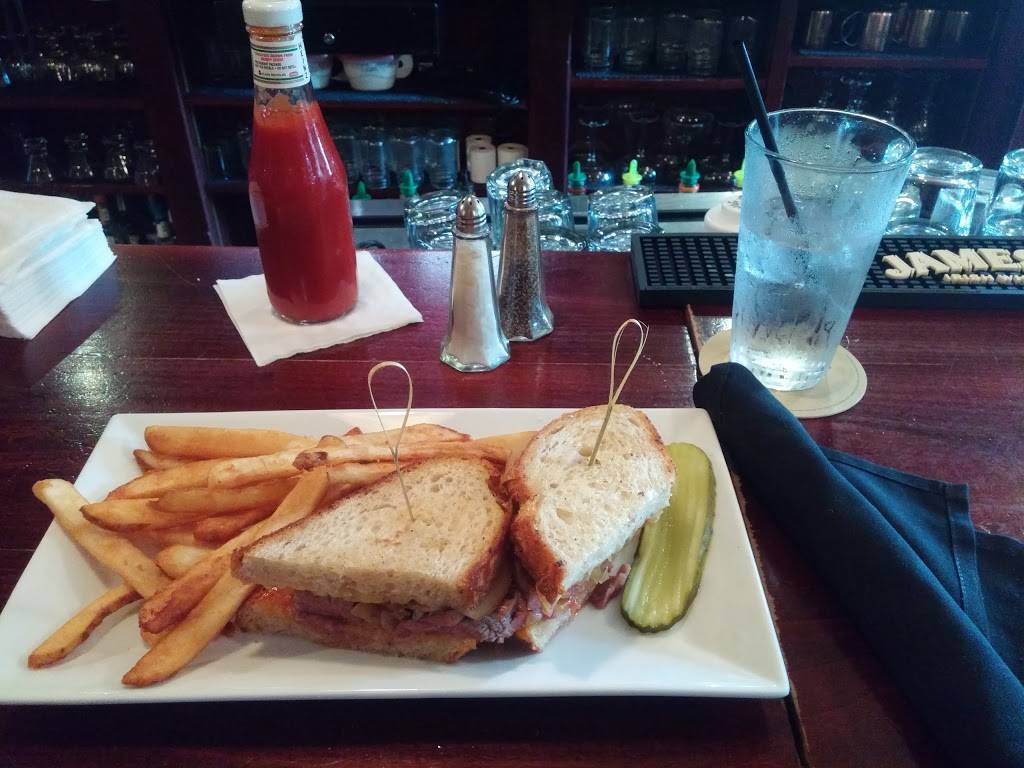 Finn McCools Irish Gastropub | restaurant | 102 E Main St, Newark, DE 19711, USA | 3023697330 OR +1 302-369-7330