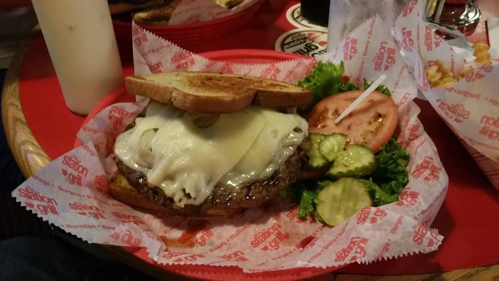 The Station Grill | restaurant | 910 W Broadway Ave, Muskegon, MI 49441, USA | 2317590633 OR +1 231-759-0633