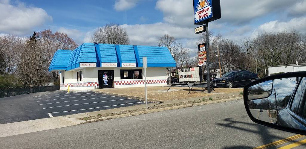 Tastee Freez | restaurant | 104 W 2nd St, Chase City, VA 23924, USA | 4343722424 OR +1 434-372-2424