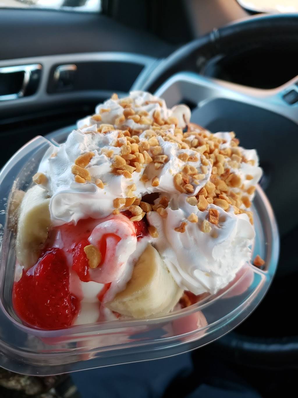 Dairy Queen Grill & Chill | restaurant | 1601 Sandy Hollow Rd, Rockford, IL 61109, USA | 8153983303 OR +1 815-398-3303