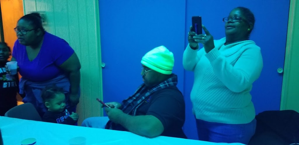 Four Seasons Sports | restaurant | 1745 Dekalb Ave, Sycamore, IL 60178, USA | 8158955125 OR +1 815-895-5125