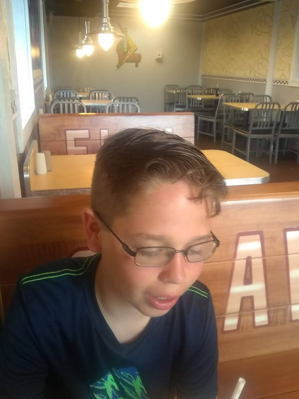 Long John Silvers | restaurant | Westway Shop Center, 1129 W Pawnee St, Wichita, KS 67213, USA | 3162674601 OR +1 316-267-4601