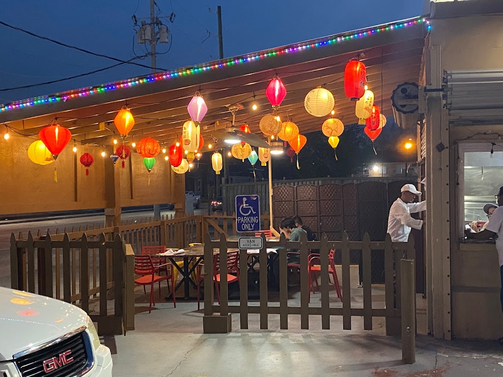 Hole in the Wall | restaurant | 2305 Calder Ave, Beaumont, TX 77702, USA | 4092395682 OR +1 409-239-5682