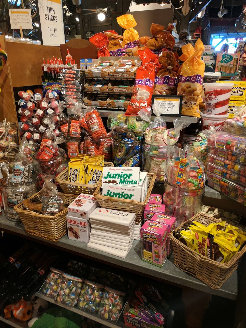 Cracker Barrel Old Country Store | restaurant | 1050 S Hwy Dr, Fenton, MO 63026, USA | 6363493335 OR +1 636-349-3335