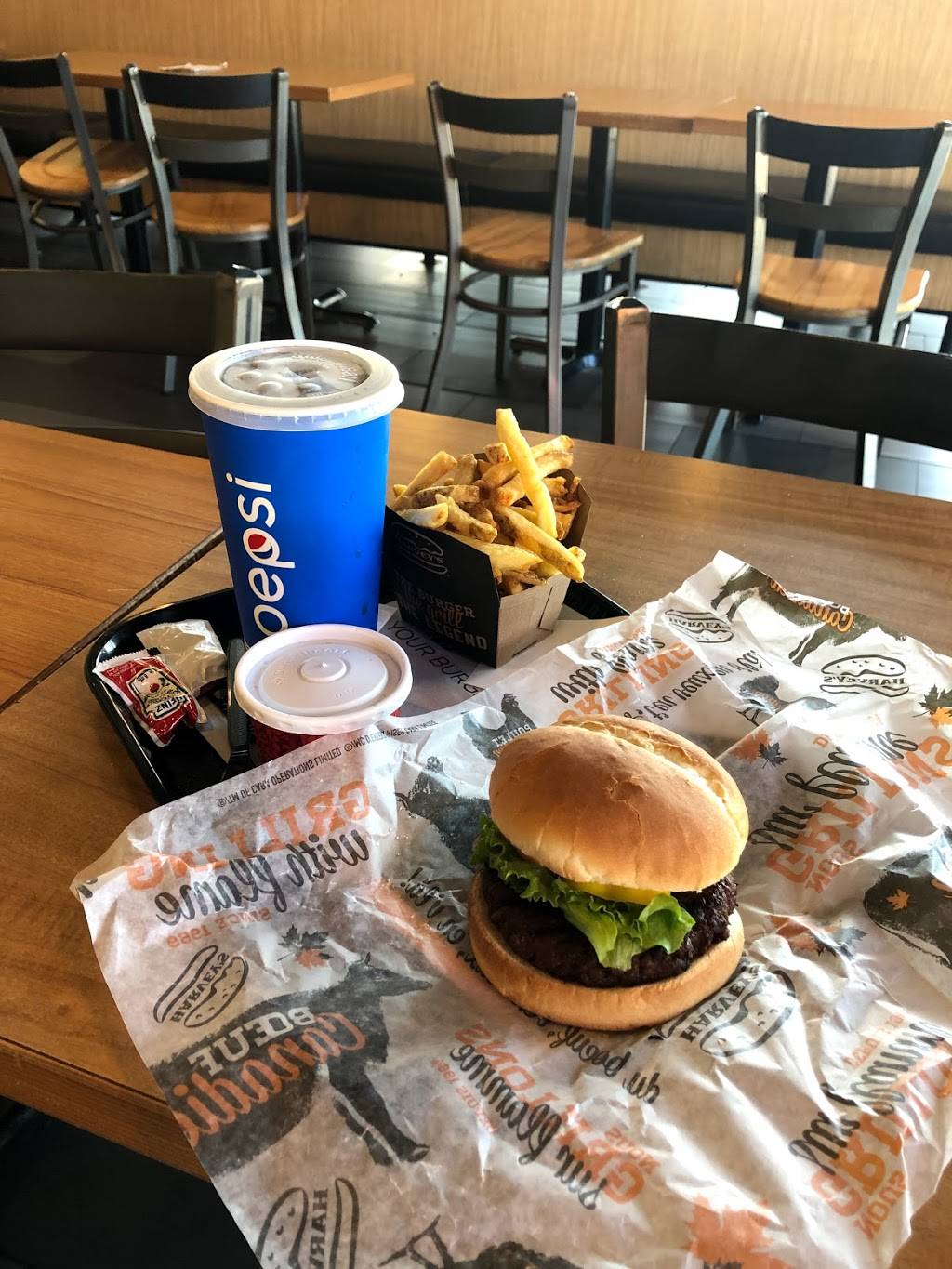 Harveys | restaurant | 5980 McLaughlin Rd, Mississauga, ON L5R 3X9, Canada | 9055070838 OR +1 905-507-0838