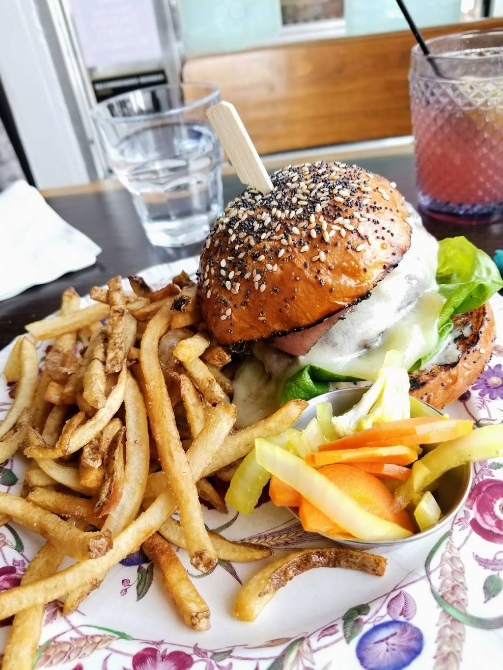 The Rosedale Diner | restaurant | 1164 Yonge St, Toronto, ON M4W 2L9, Canada | 4169233122 OR +1 416-923-3122