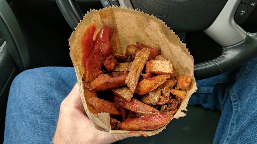 RetroFRIES | restaurant | 240 Gore St E, Perth, ON K7H 3C7, Canada | 6134532633 OR +1 613-453-2633