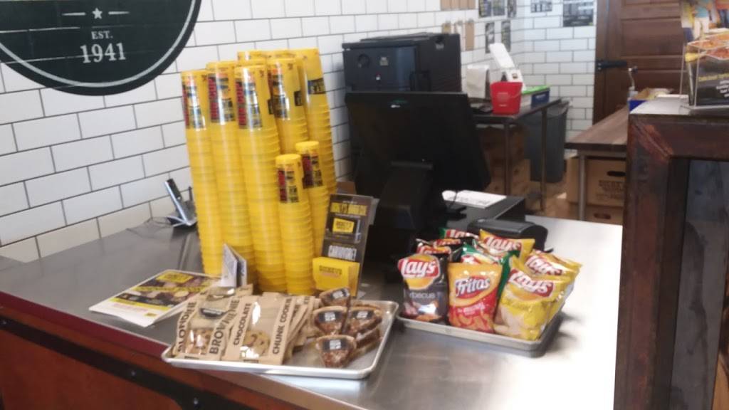 Dickeys Barbecue Pit | restaurant | 2951 Centerpoint Way, Elwood, IL 60421, USA | 7792306855 OR +1 779-230-6855