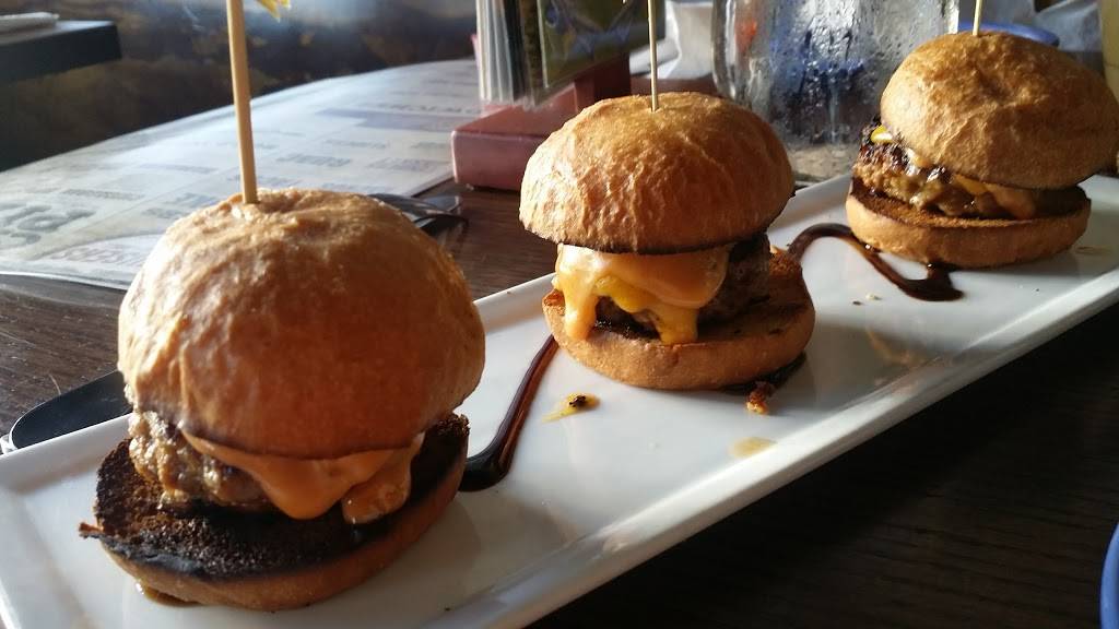 Cruisers Pizza Bar Grill | restaurant | 801 E Balboa Blvd, Newport Beach, CA 92661, USA | 9492209414 OR +1 949-220-9414