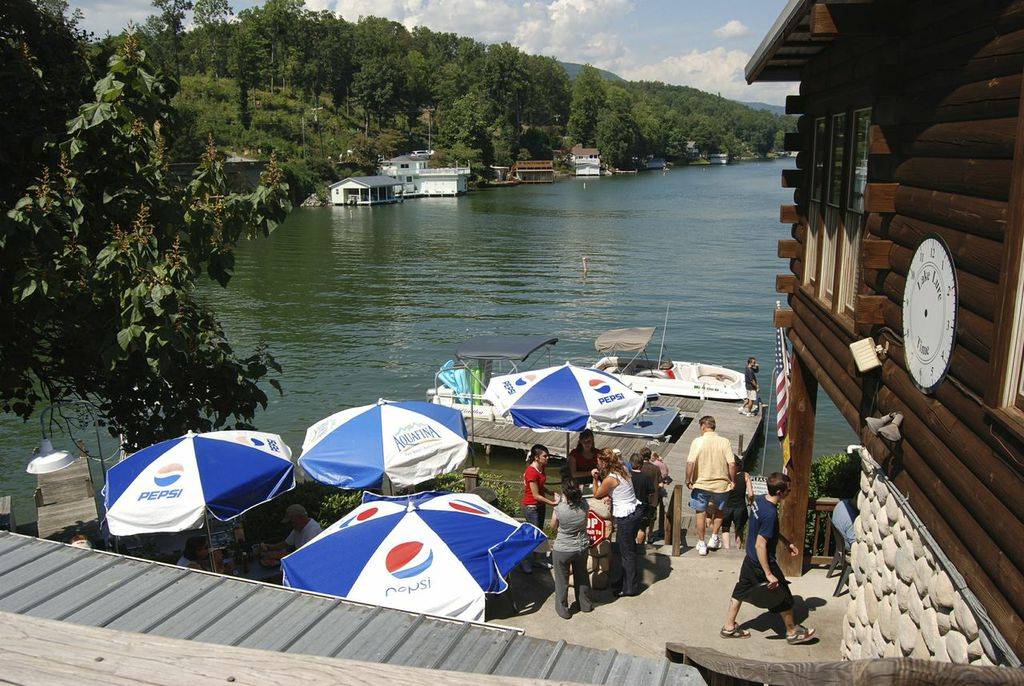 Larkins On the Lake Restaurant | restaurant | 1020 Memorial Hwy, Lake Lure, NC 28746, USA | 8286254075 OR +1 828-625-4075