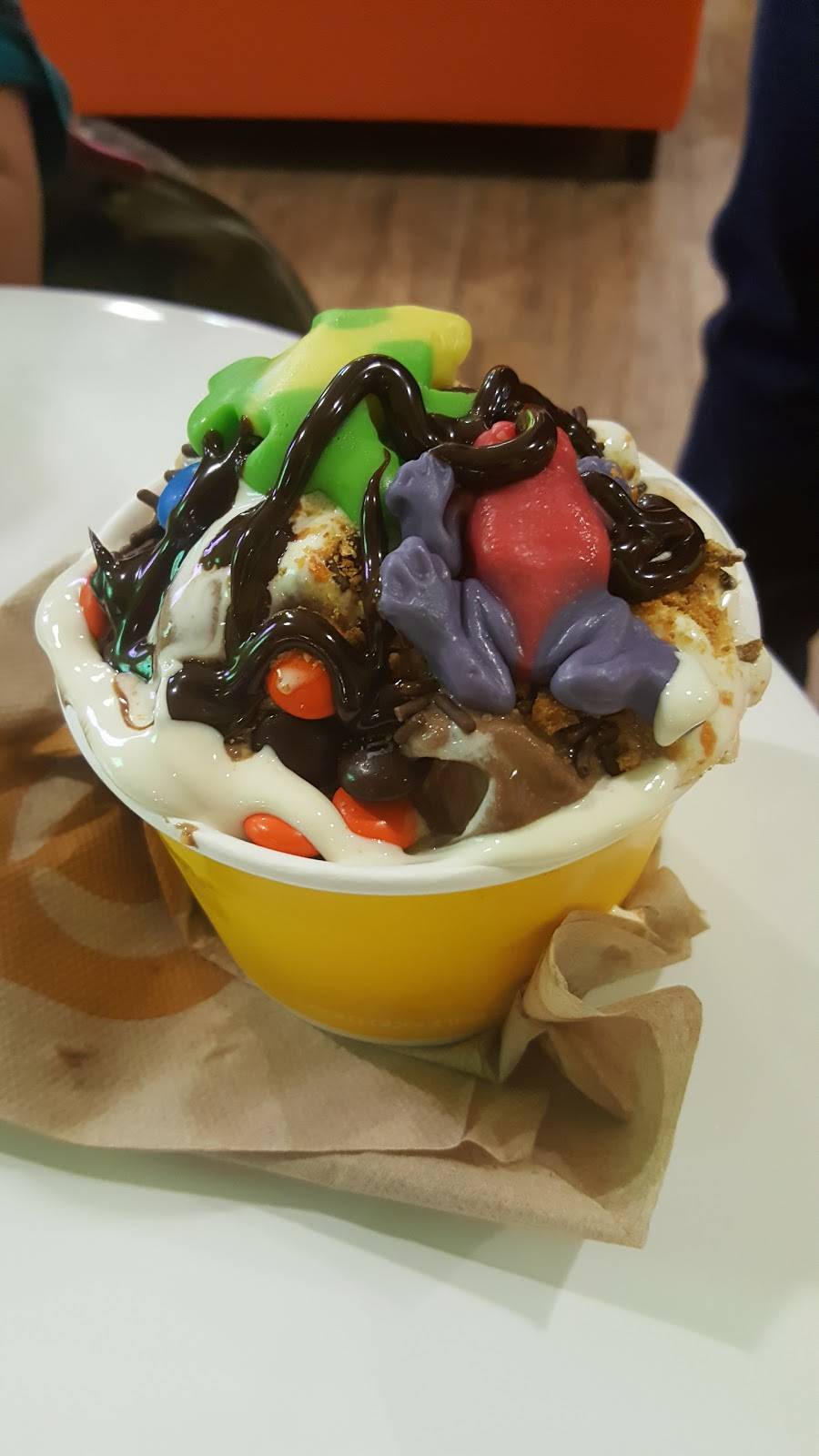 Orange Leaf | restaurant | 1190 W Sunset Dr Ste 110, Waukesha, WI 53189, USA | 2624082423 OR +1 262-408-2423