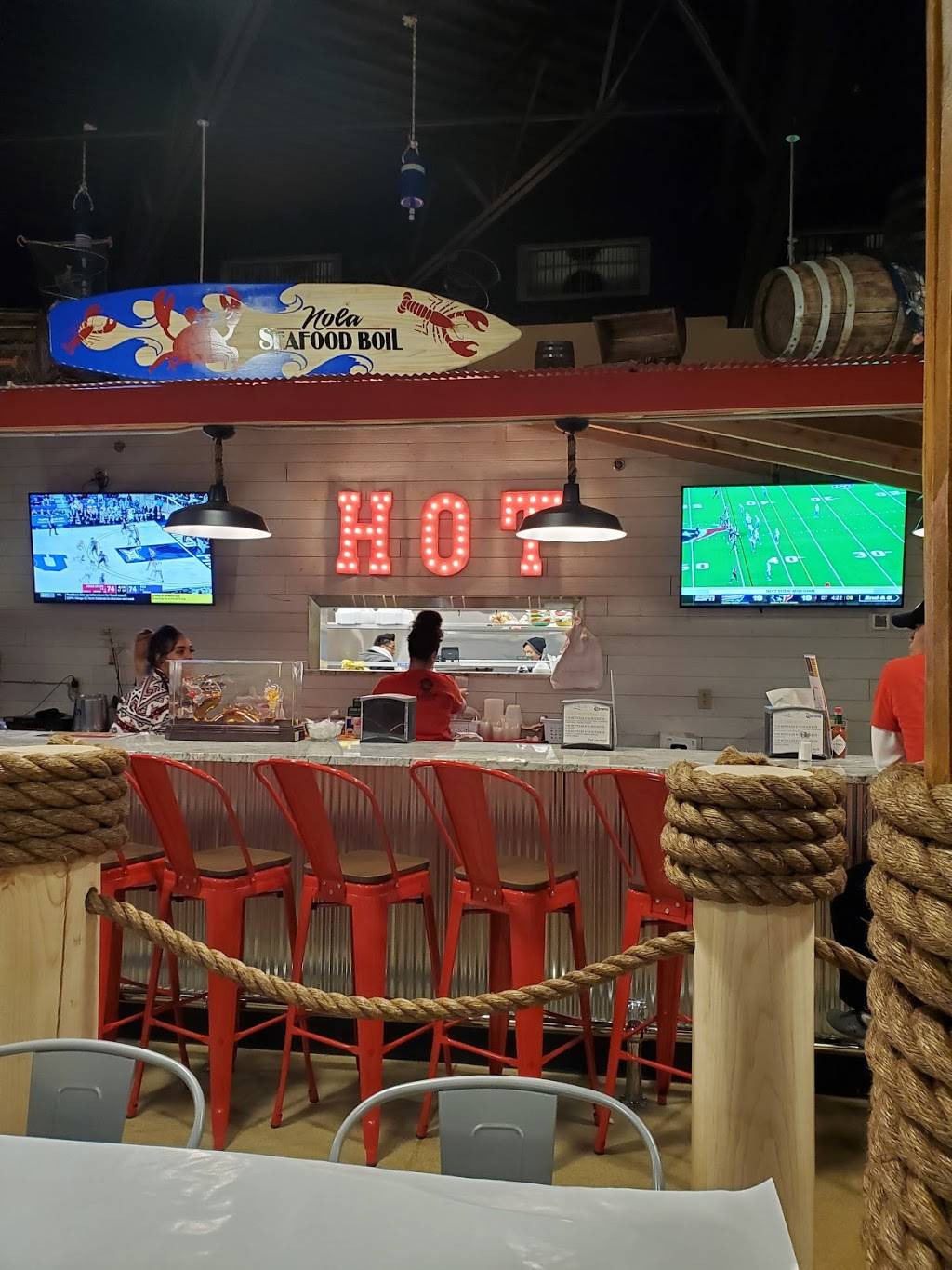 Nola Seafood Boil | restaurant | 11135 Pendleton Pike Suite 400, Indianapolis, IN 46236, USA | 3178267282 OR +1 317-826-7282