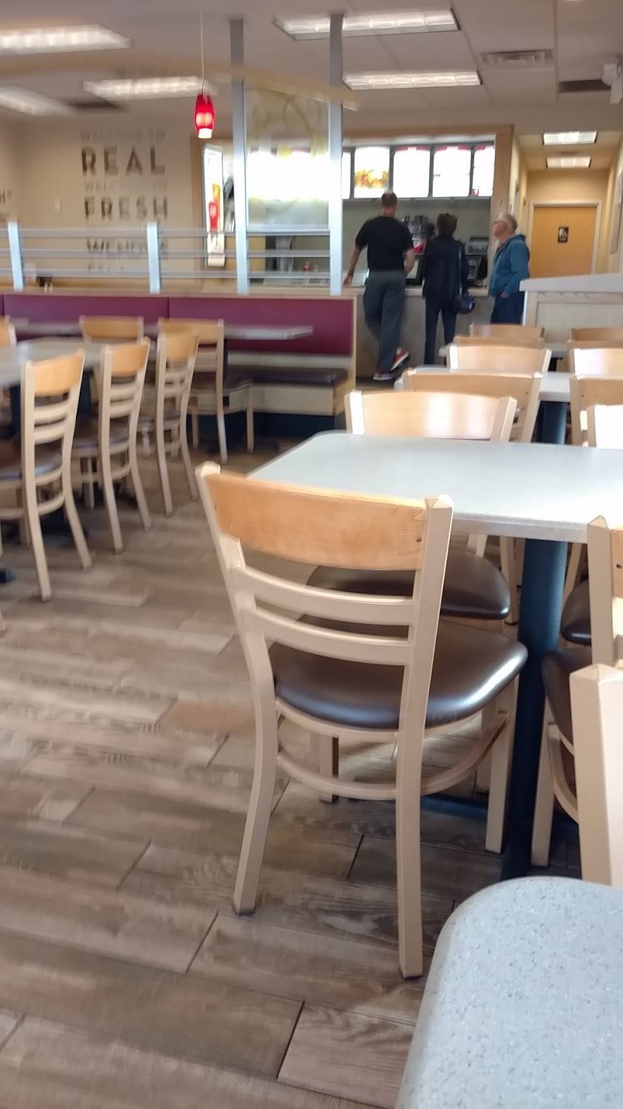 Wendys | restaurant | 112 N Lincoln Rd, Escanaba, MI 49829, USA | 9067895681 OR +1 906-789-5681