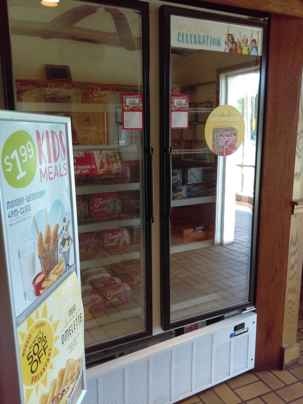 Friendlys | restaurant | 111 Macy St, MA-110, Amesbury, MA 01913, USA | 9783880378 OR +1 978-388-0378